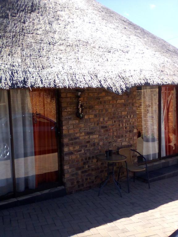 Pride Rock Accommodation Middelburg  Exterior foto